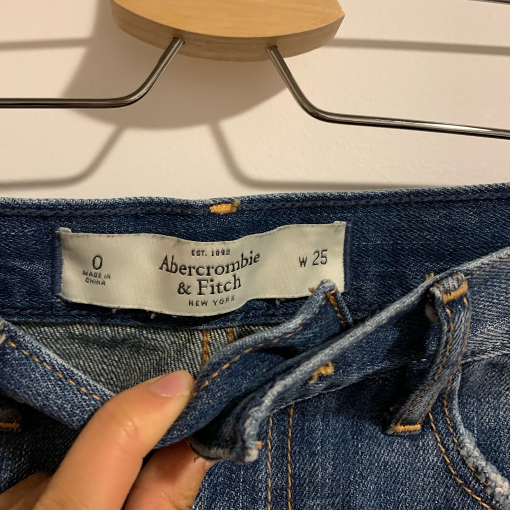 abercrombie distressed denim shorts - Picture 2 of 4